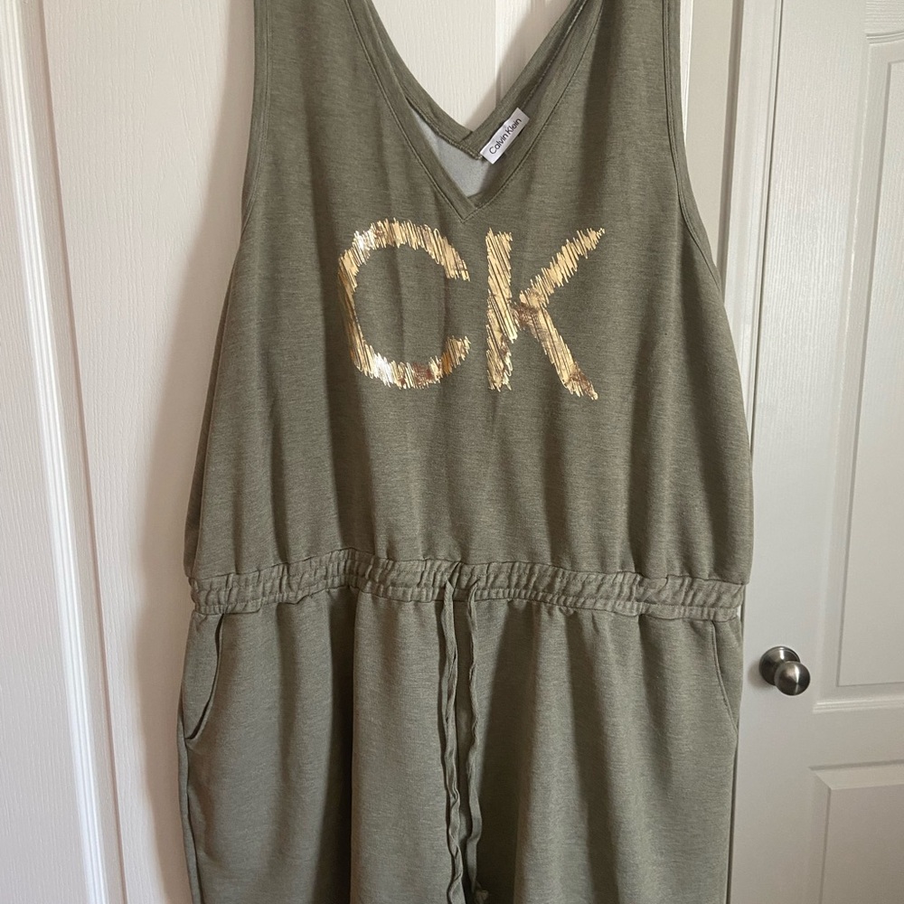 Calvin Klein Green Jumpsuit with V-Neck and Elastic Waist